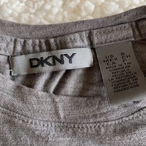 Dkny woman’s small long sleeve tee, super cute!